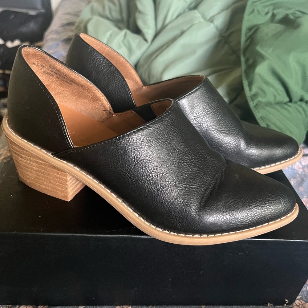 Black Heeled Boots!